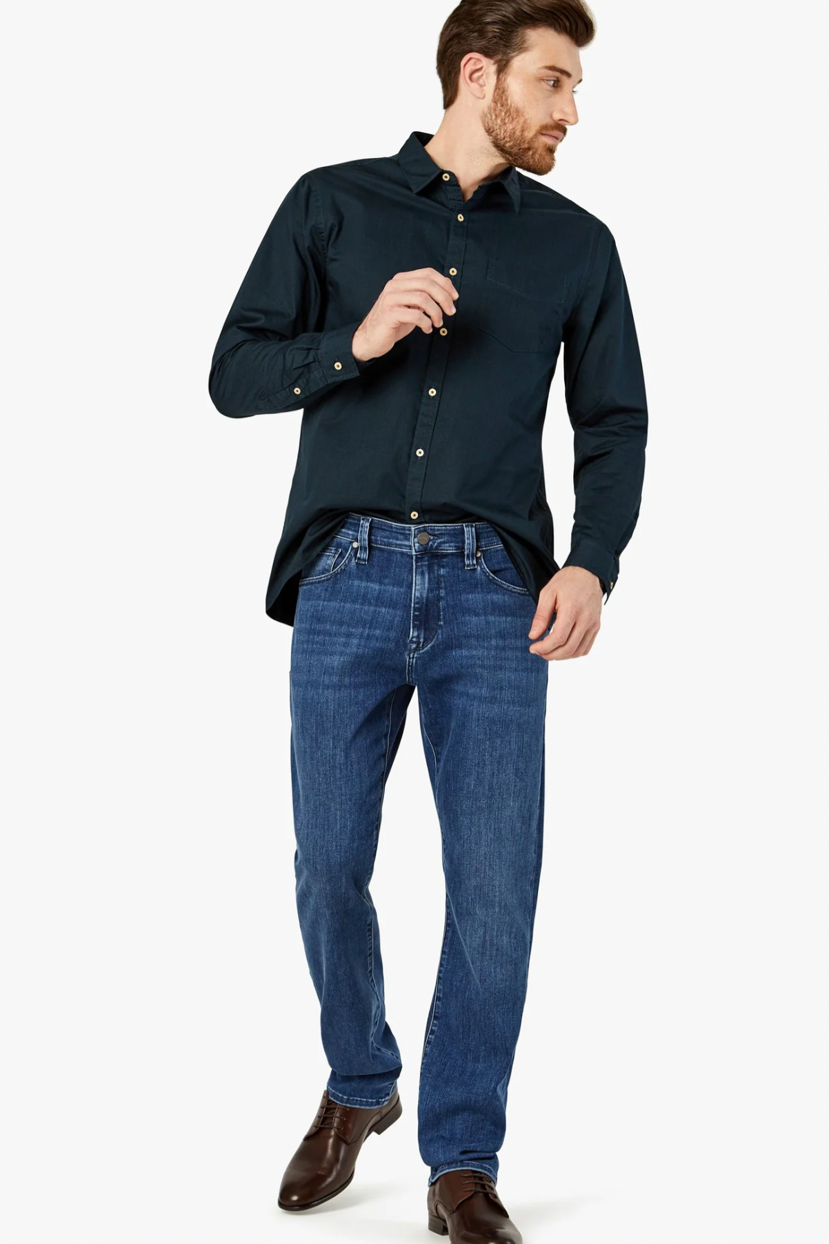 A contemporary fabrication complements the classic styling of this higher-rise, straight leg jean. They are cut from premium stretch denim that has a distinguished, modern appearance in a versatile wash to easily transition from casual to semiformal. Designed with comfort and effortless wear in mind, these have a relaxed fit through the leg that’s tailored to eliminate excess fabric at the hip and thigh.