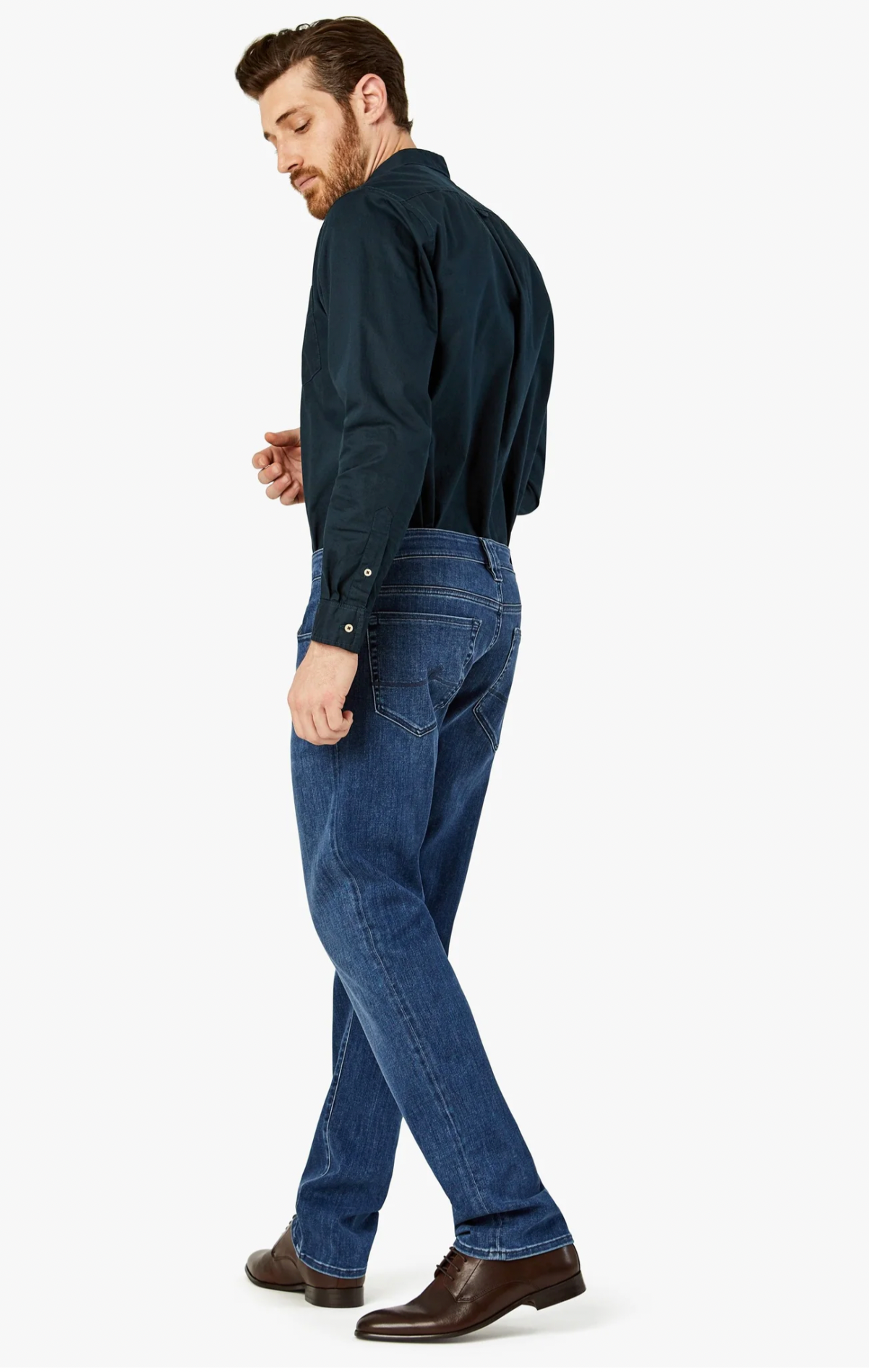 A contemporary fabrication complements the classic styling of this higher-rise, straight leg jean. They are cut from premium stretch denim that has a distinguished, modern appearance in a versatile wash to easily transition from casual to semiformal. Designed with comfort and effortless wear in mind, these have a relaxed fit through the leg that’s tailored to eliminate excess fabric at the hip and thigh.