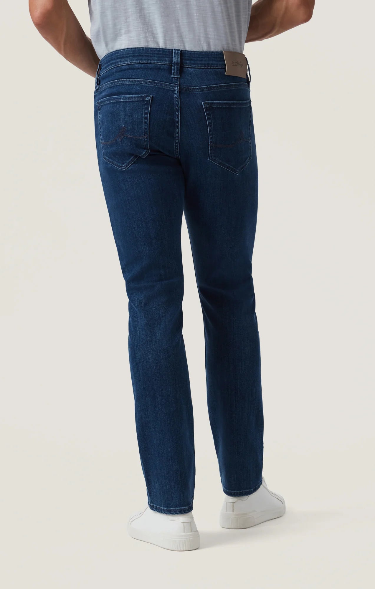 Crafted with a modern mid-rise and an ultra-comfortable straight-leg fit, these jeans offer the perfect balance of contemporary style and timeless appeal. Made from premium, sustainable recycled materials, they’re finished in a sleek night blue wash for an effortlessly refined look ideal for everyday wear.