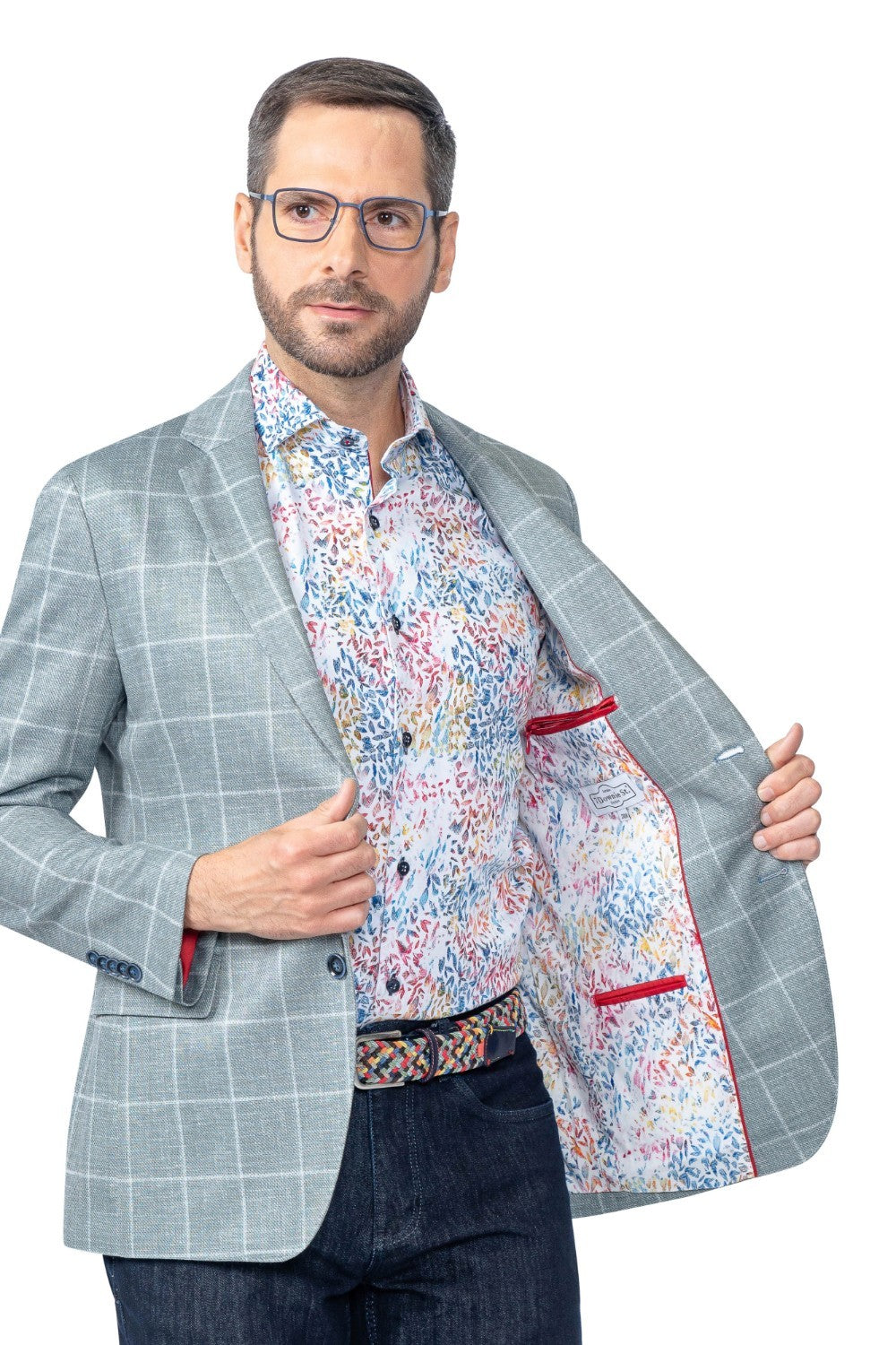 Experience the perfect blend of style and comfort with the 7 Downie St. PORTLAND Sport Jacket. This jacket is designed to keep you looking sharp while providing ultimate comfort for all your activities. Elevate your wardrobe with this must-have statement piece.