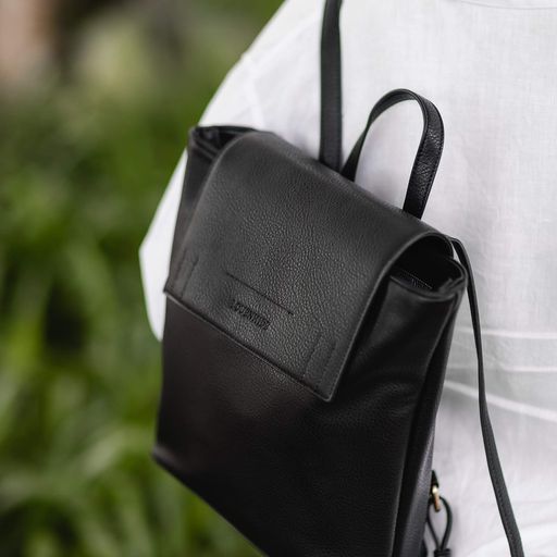 The Louenhide Alice Backpack is a gorgeous everyday travel essential designed for style and functionality.
