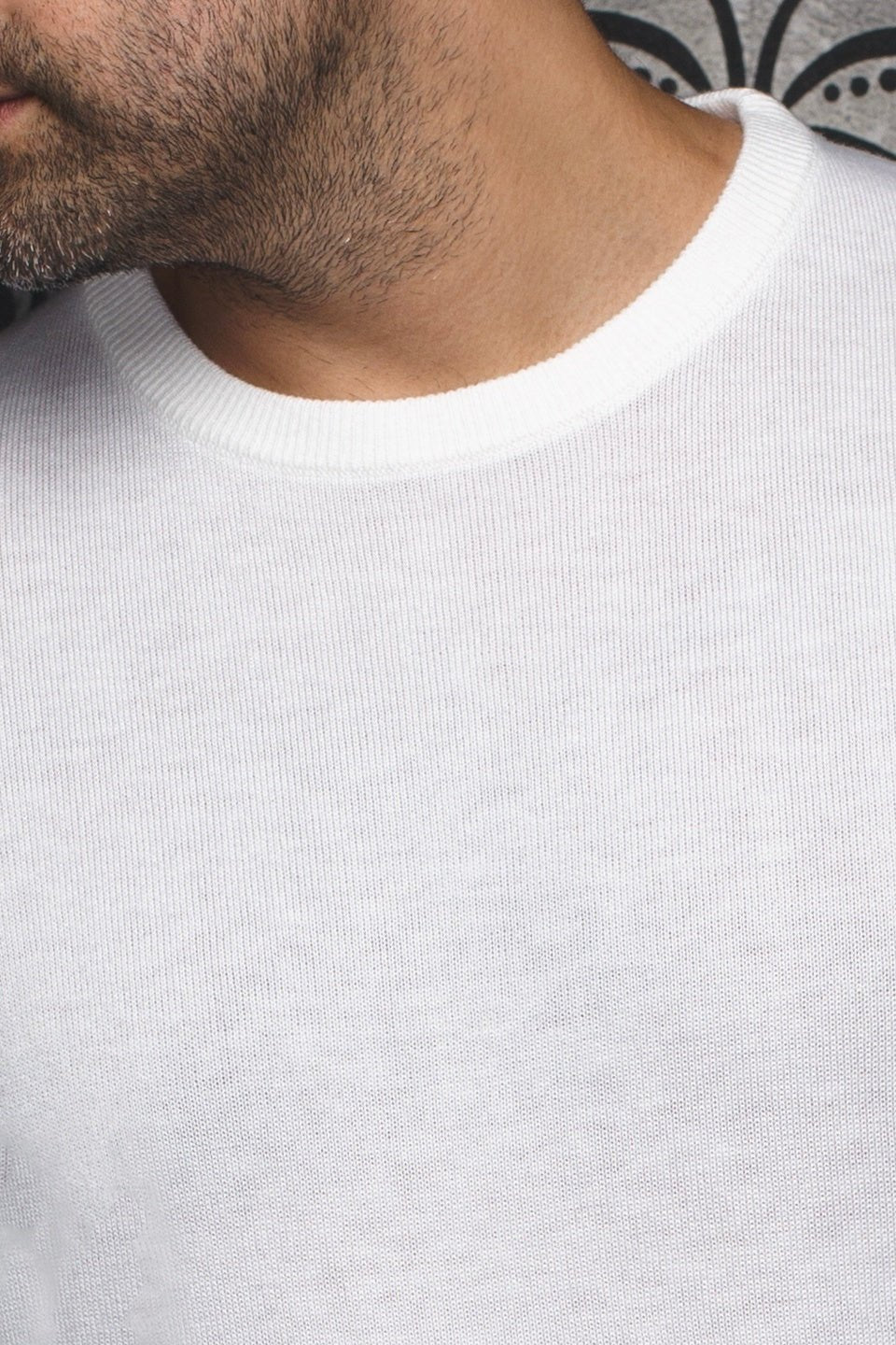 The MARINI sweater offers an elegant round neck and is crafted from an extra-fine merino wool blend. It features a rib-knit round neck, cuffs and Size for a comfortable fit. The sweater is made from a high-twist yarn, which not only enhances its durability, but also allows for breathability and makes it hygroscopic, capable of effectively managing moisture. 
