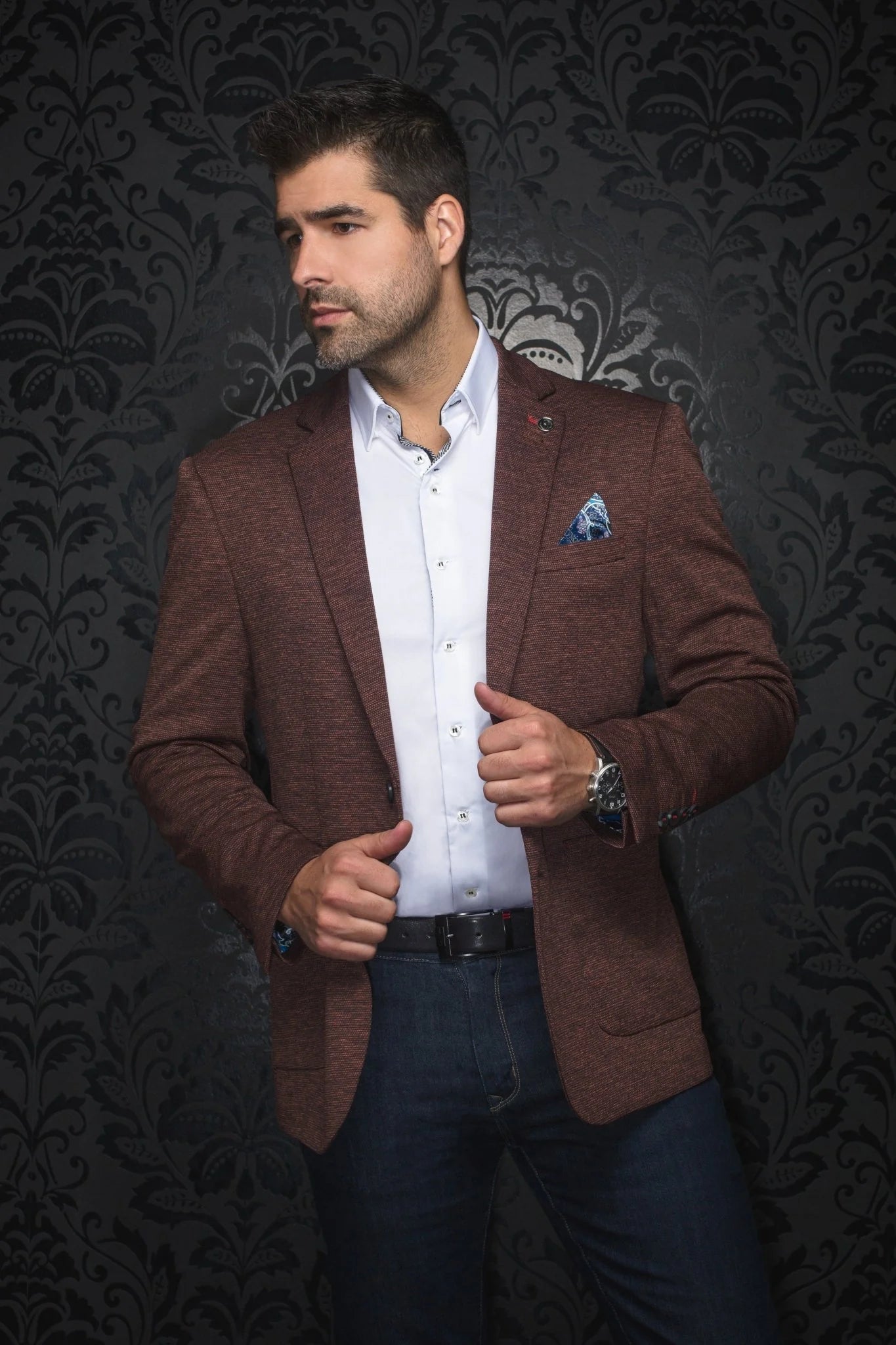 Blazer Fashionable and stretchy for men. Stand out with our sophisticated details and patterned lining. Comfortable with a premium fabric blend offering confidence and freedom of movement. 