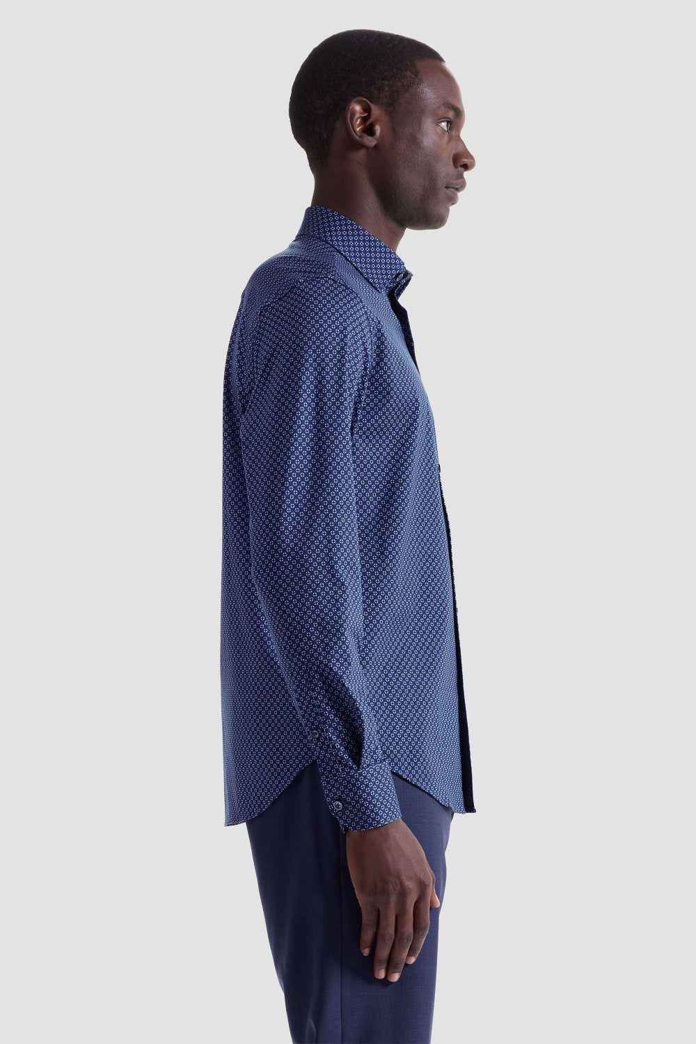 The Jules OoohCotton long-sleeved shirt in geometric print features a hidden button-down collar, mother-of-pearl buttons, and a curved hem for a sleek tucked or untucked look. The notched cuffs are adjustable to allow for customized fit and also convertible to accommodate cufflinks. OoohCotton® is a performance, double-mercerized, wrinkle-resistant, breathable, and easy-care cotton blend with 8-way stretch, quick-dry, and thermal comfort properties.