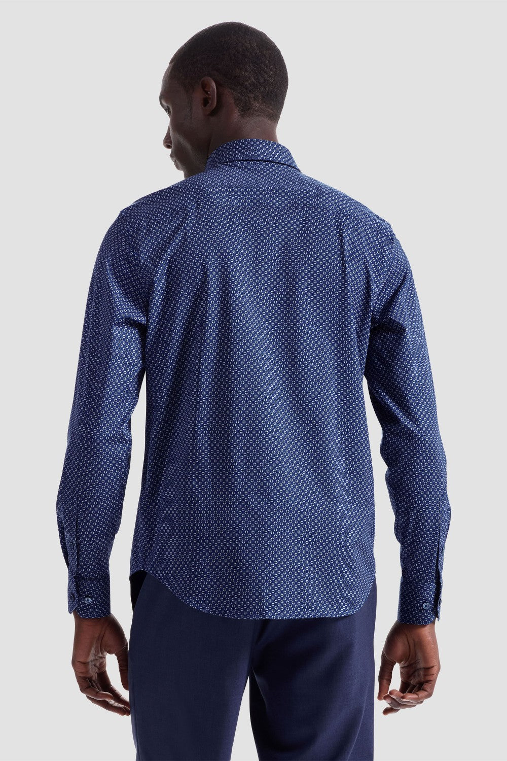 The Jules OoohCotton long-sleeved shirt in geometric print features a hidden button-down collar, mother-of-pearl buttons, and a curved hem for a sleek tucked or untucked look. The notched cuffs are adjustable to allow for customized fit and also convertible to accommodate cufflinks. OoohCotton® is a performance, double-mercerized, wrinkle-resistant, breathable, and easy-care cotton blend with 8-way stretch, quick-dry, and thermal comfort properties.