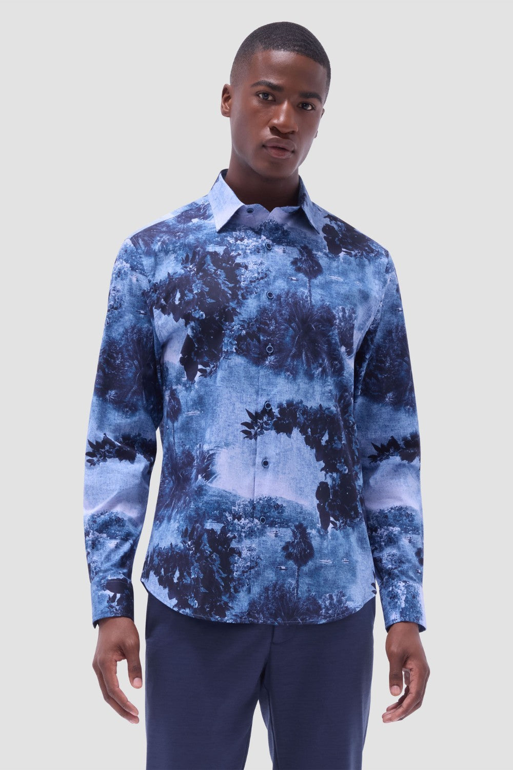 The Julian long-sleeve shirt is crafted from a linen and cotton fabric. It features a point collar, a curved hem that can be worn tucked or untucked, mother-of-pearl buttons, and notched cuffs adjustable for a custom fit-wear them snug or loose. The combination of both fibers balances the crispness of linen with the softness and resilience of cotton to create a comfortable shirt perfect for any occasion.