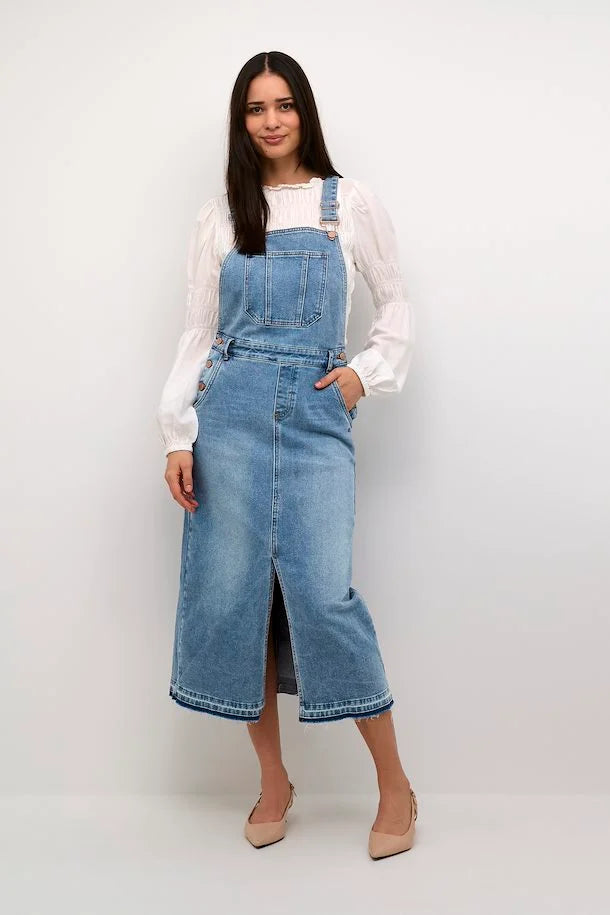 The denim dress is a classic choice, offering a flattering regular waist and ankle-length design. Featuring a sleeveless cut, it's crafted for a chic and effortless style. The material blend ensures durability and slight stretch for a fit that's tailored to you.