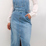 The denim dress is a classic choice, offering a flattering regular waist and ankle-length design. Featuring a sleeveless cut, it's crafted for a chic and effortless style. The material blend ensures durability and slight stretch for a fit that's tailored to you.