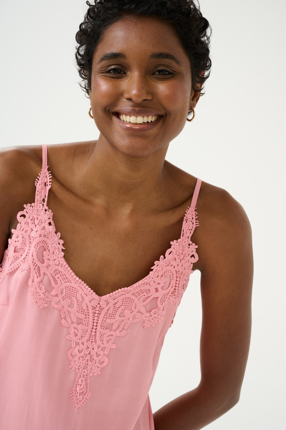 A basic wardrobe essential with an elevated look! The Cream Anna Top is a cami you’re sure to love – it features a classic colour and its comfortable, adjustable straps make it a top that's sure to win you over. Classy enough for a meeting, yet fun enough for drinks with friends? Yes please!