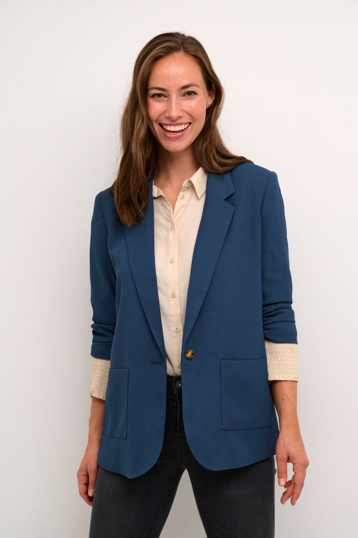 The Cream Cocamia Blazer is a versatile addition to any wardrobe. Its dress blues colour exudes elegance, while the 3/4 sleeves and functional pockets provide both practicality and style. With its one button closure and fully lined interior, this blazer is perfect for any occasion.