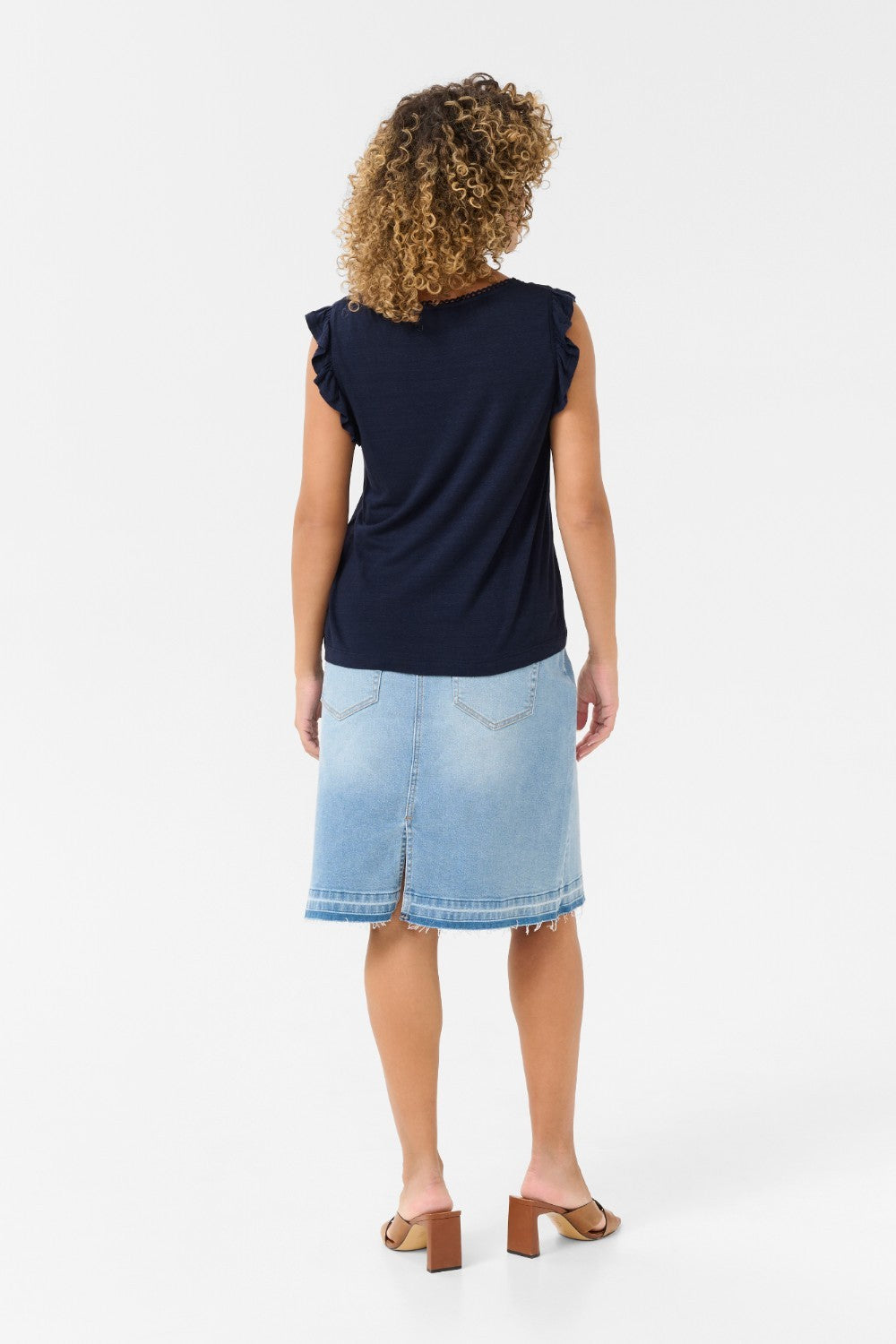 Expertly crafted to elevate your casual wardrobe, the Cream Luna Jersey TShirt features a solid design with a linen blend for softness and breathability. The delicate cap sleeves add a feminine touch to this versatile and stylish top. It's a must-have!