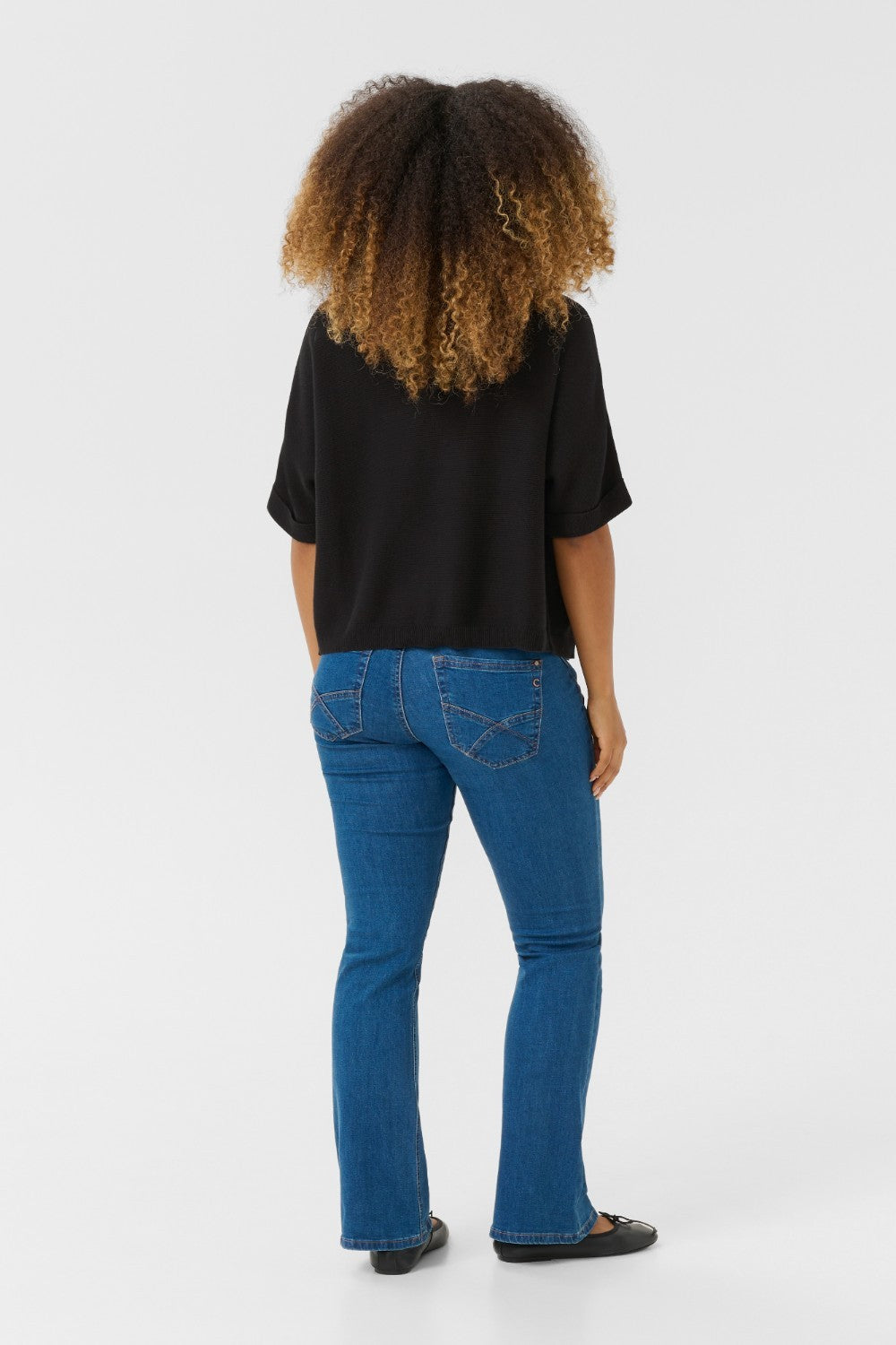 Our Cream Sillar Knit Bolero is back by popular demand! Made from 100% cotton, this cardigan makes layering easy and stylish. Perfect for any occasion, it's a must-have for your wardrobe.