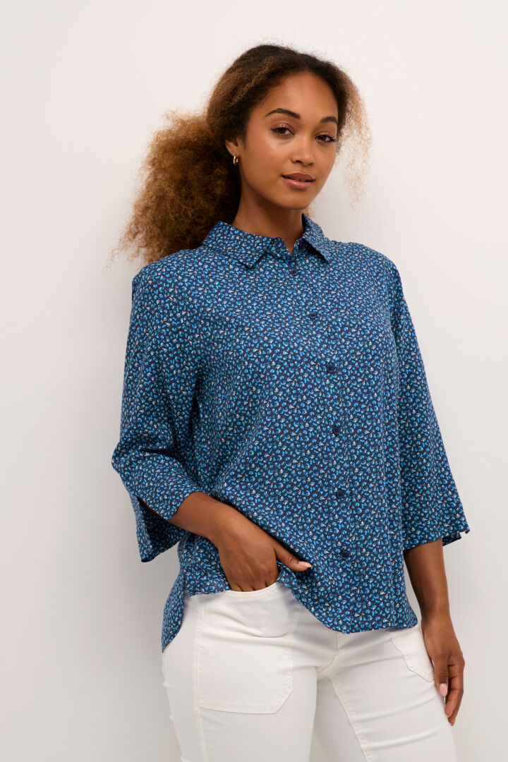 Be effortlessly stylish in our Cream Tiah Shirt! This button-front shirt features a 3/4 sleeve and a beautiful blue print that will elevate any outfit. Staying comfortable and looking chic has never been easier!