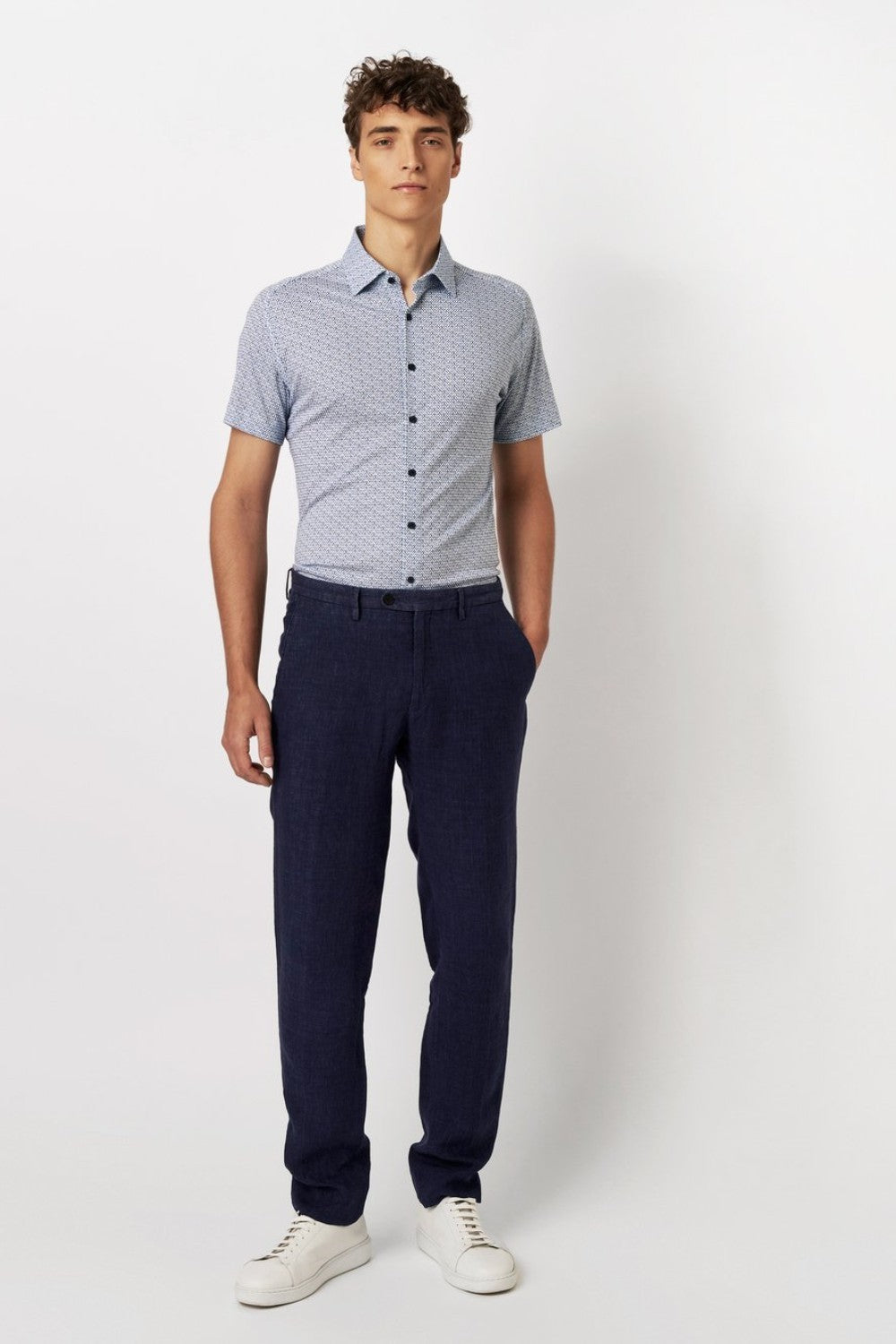 FEEL FLEXIBLE
• Jersey shirt with Kent collar
• Slim Fit with maximum comfort
• Unique cut for unlimited freedom of movement
• Smooth button placket
• Raglan sleeves without annoying seams
• Rounded back yoke
