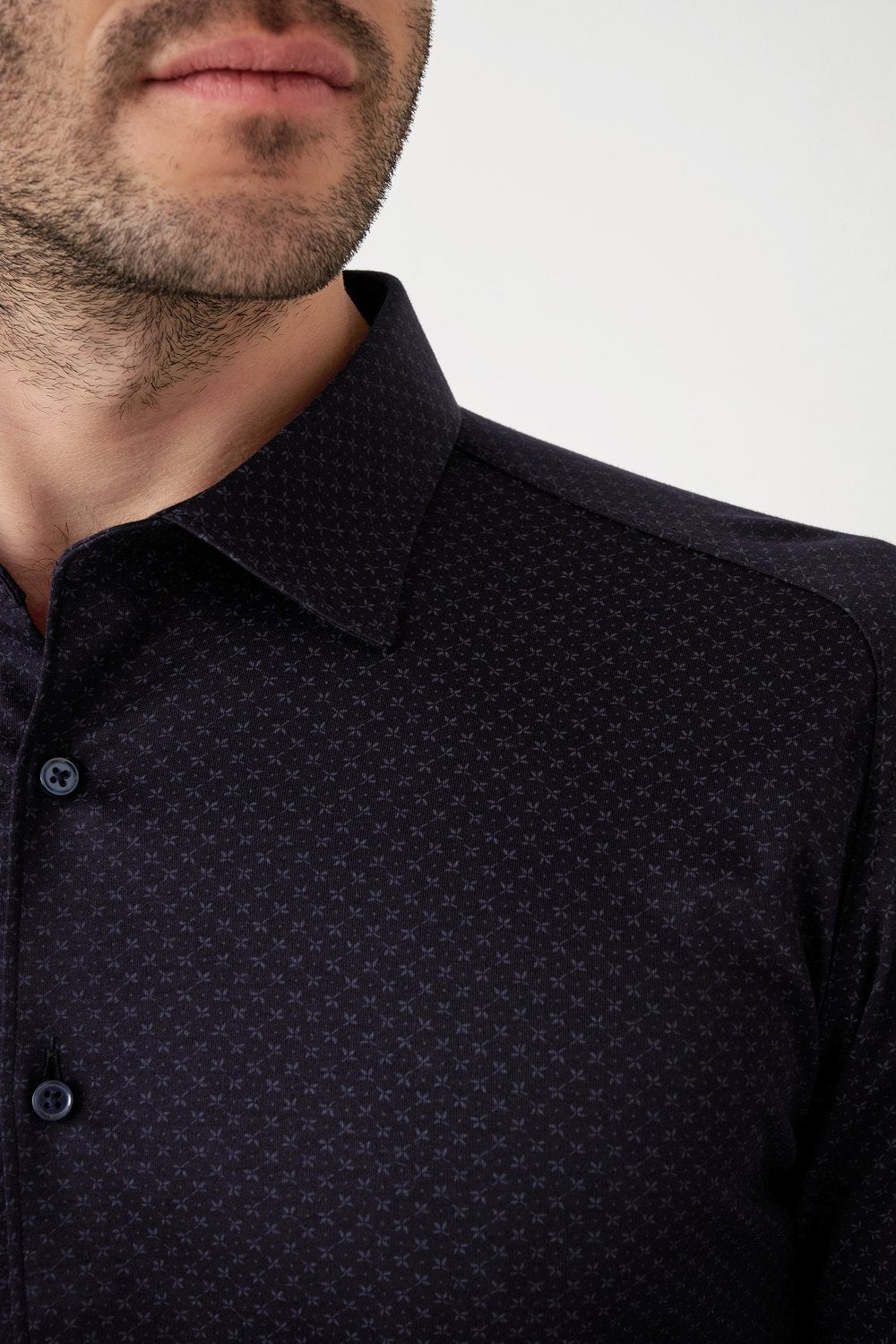 The Desoto Print Short Sleeve Kent Collar is a jersey shirt designed for maximum comfort, featuring a unique cut that allows for unlimited freedom of movement. Enjoy unparalleled comfort and ease of movement with this expertly designed jersey shirt