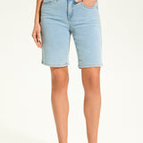 Transform your summer wardrobe with the FDJ Olivia Bermuda shorts. Made with comfortable stretch denim and featuring a removable belt, these bermudas provide both style and versatility. Perfect for any casual occasion!