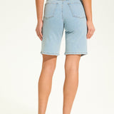 Transform your summer wardrobe with the FDJ Olivia Bermuda shorts. Made with comfortable stretch denim and featuring a removable belt, these bermudas provide both style and versatility. Perfect for any casual occasion!