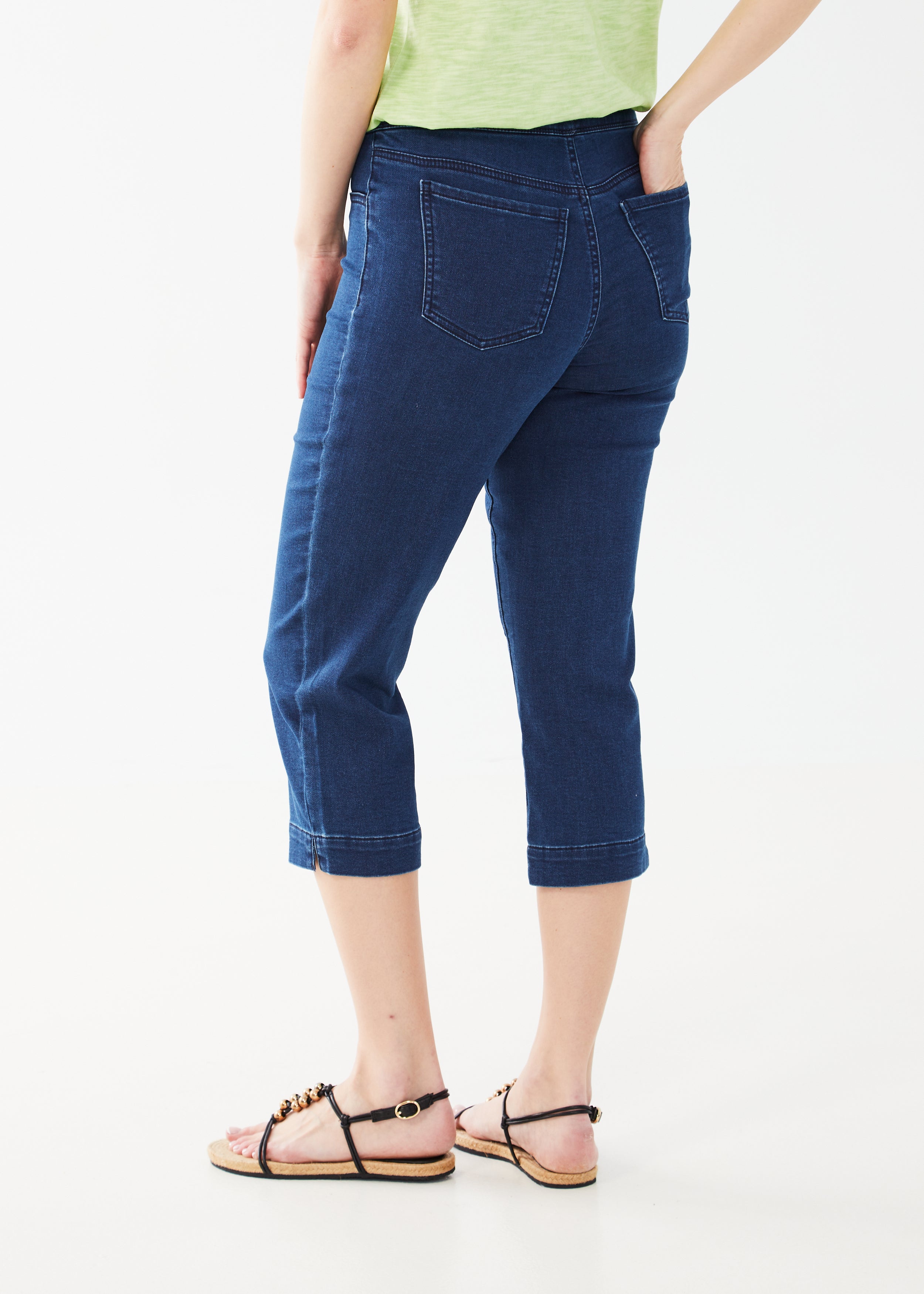 Feel confident and comfortable in the stylish FDJ Pull-On Denim Capri!