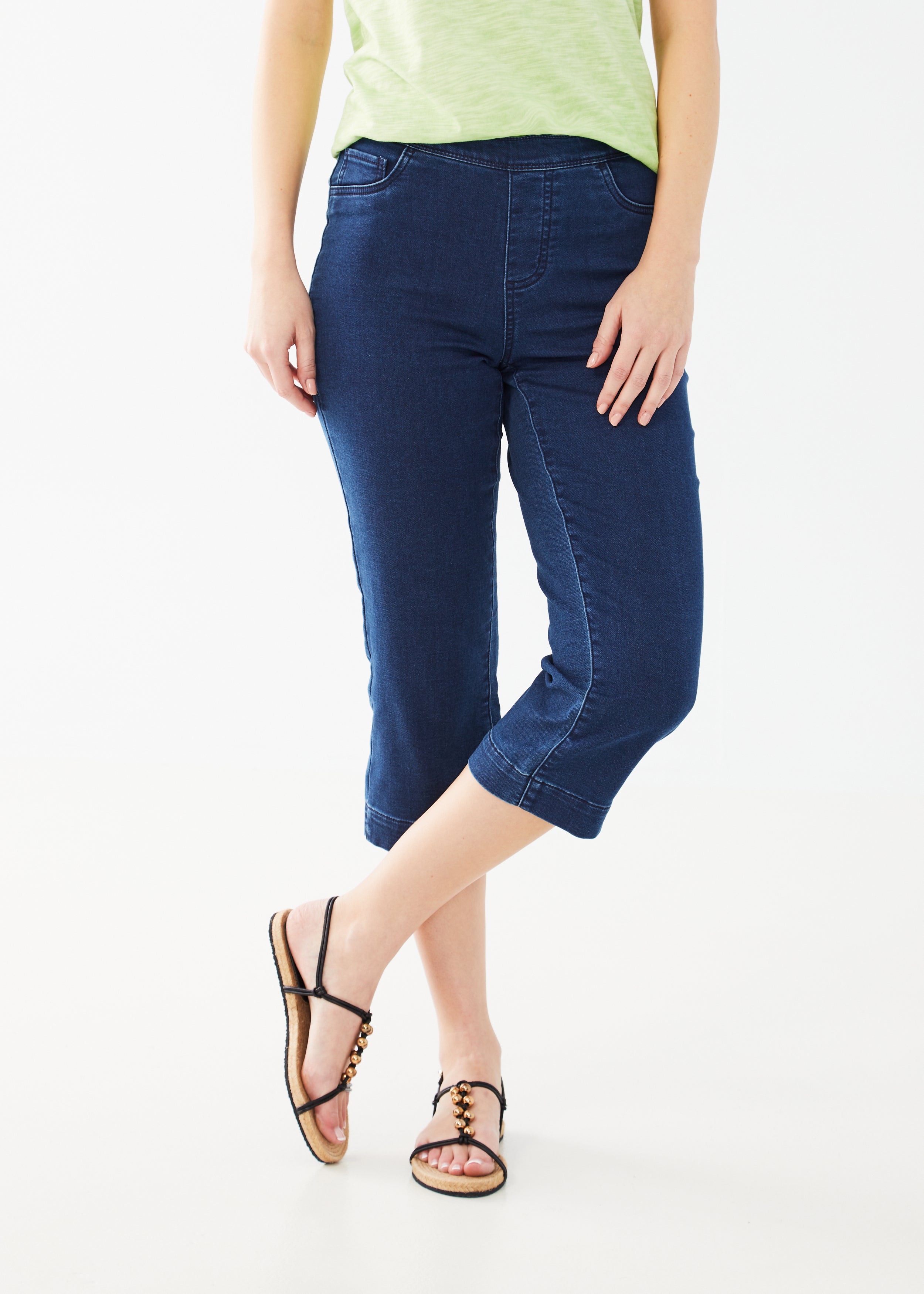 Feel confident and comfortable in the stylish FDJ Pull-On Denim Capri! 