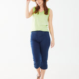 Feel confident and comfortable in the stylish FDJ Pull-On Denim Capri!