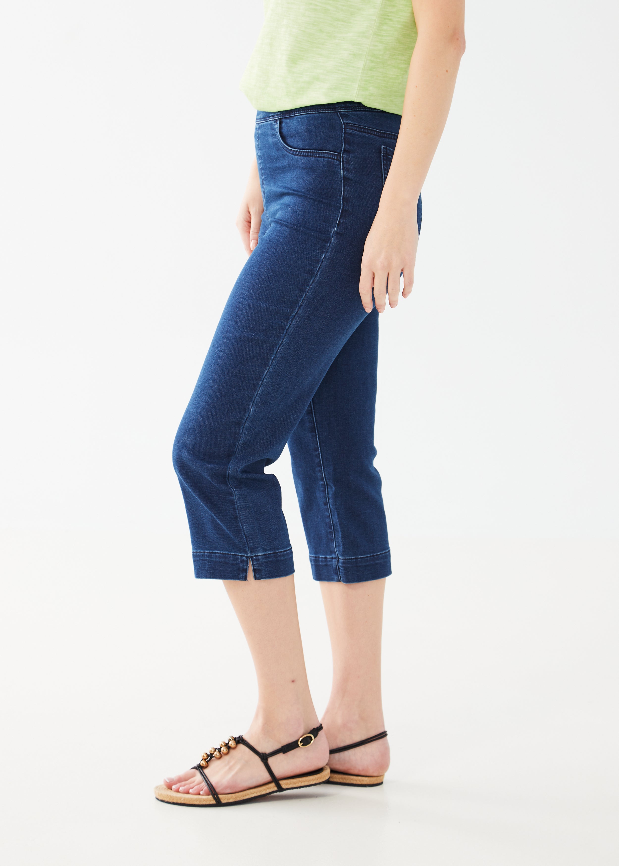 Feel confident and comfortable in the stylish FDJ Pull-On Denim Capri!