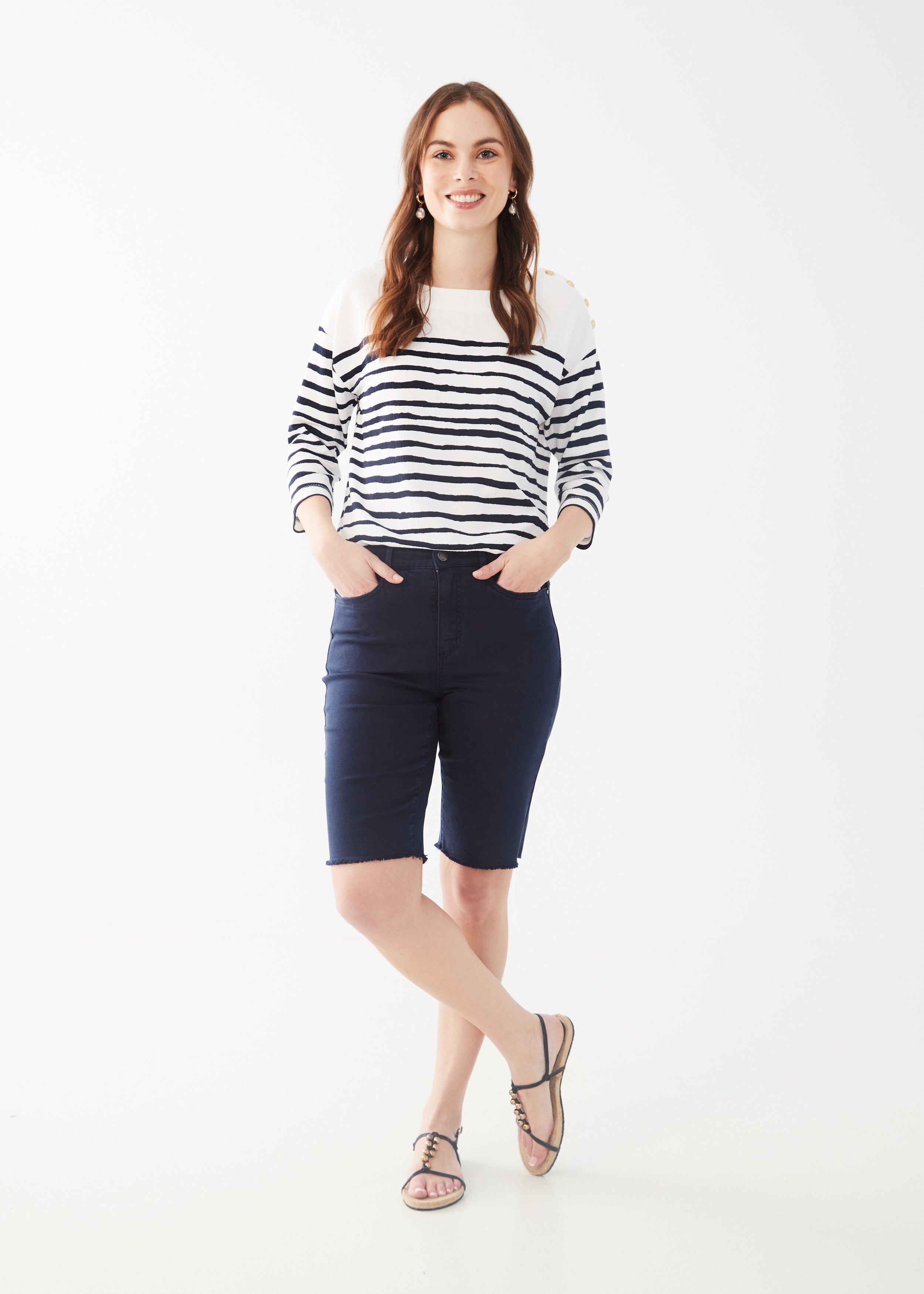 Effortlessly stylish and comfortable, the FDJ Suzanne Bermuda Short in navy is a must-have for any wardrobe.