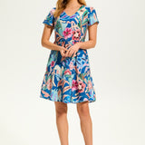Introducing the FDJ Crinkle Tiered Shift Dress, the perfect lightweight dress to add a pop of colour and pretty floral design to your wardrobe. With the added convenience of pockets, this dress is not only stylish but also functional. Upgrade your look with this versatile piece.