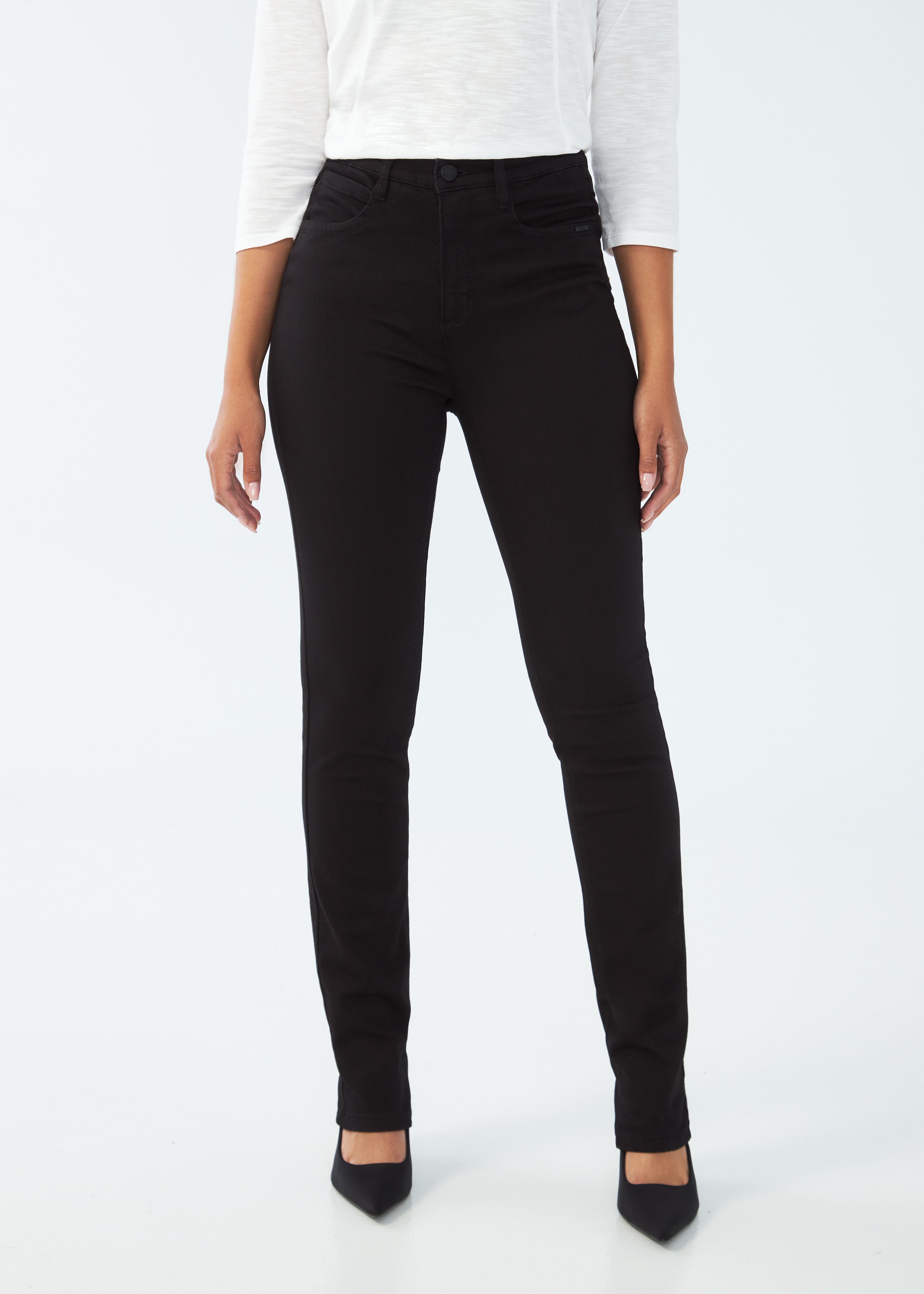 No wardrobe is complete without spectacular black jeans! For women with slimmer curves, consider our super-flattering Suzanne Onyx Denim.