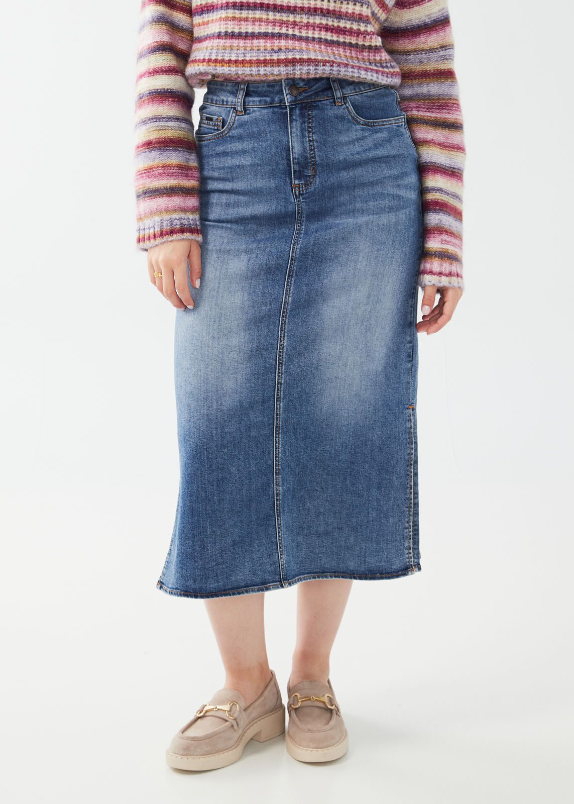 Stay ahead of the style trends with our FDJ Column Skirt With Slits! This boho-chic skirt will provide you with a look like no other.