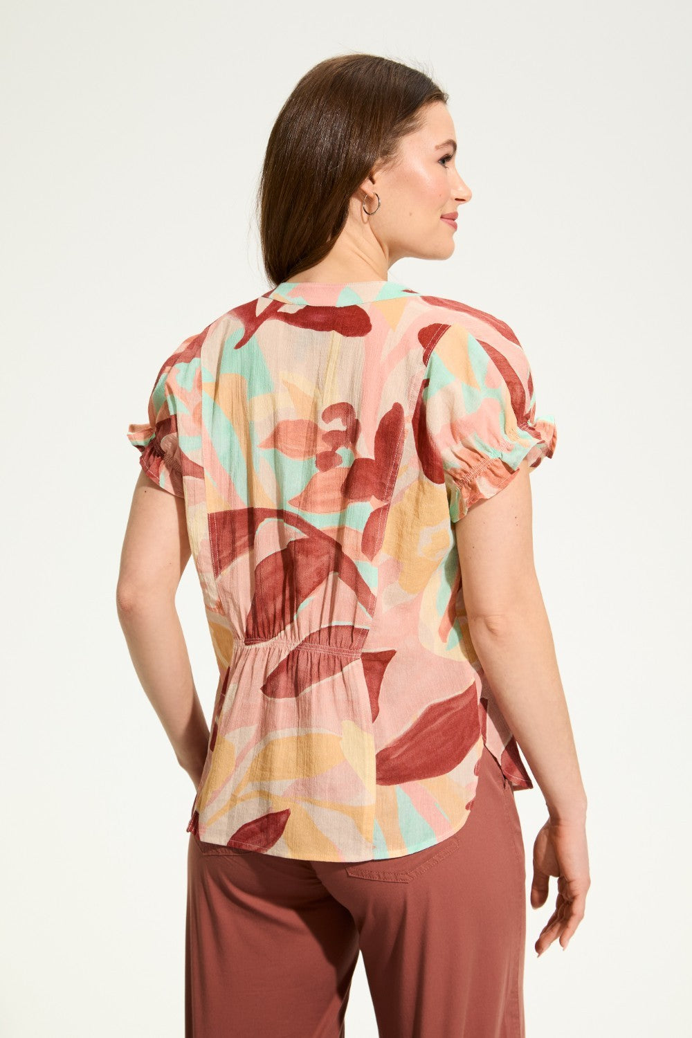 Stay cool with the FDJ Crinkle Printed Blouse. Made from 100% cotton, this floral print top is perfect for any casual occasion. Its crinkle texture adds a unique touch that will make you stand out in style.
