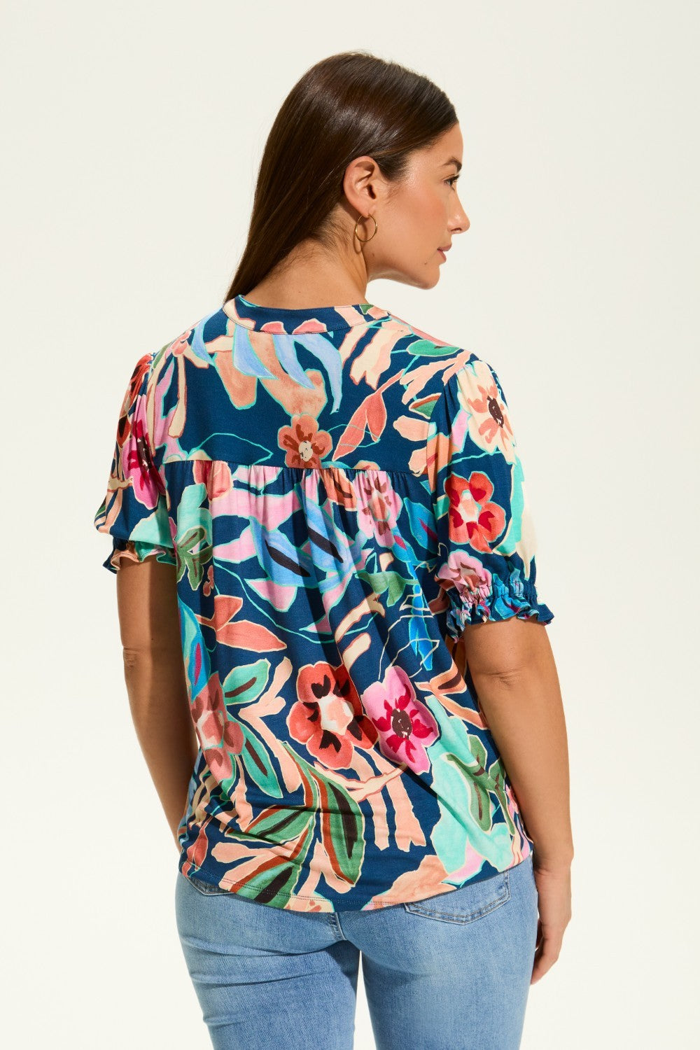 The FDJ Elbow Sleeve Embellished Top is the perfect addition to your wardrobe. With a beautiful floral design and striking detail at the neck line, this top offers a pop of colour to any outfit. Its loose and comfortable fit makes it perfect for casual wear, and it pairs perfectly with denim for a stylish and effortless look.