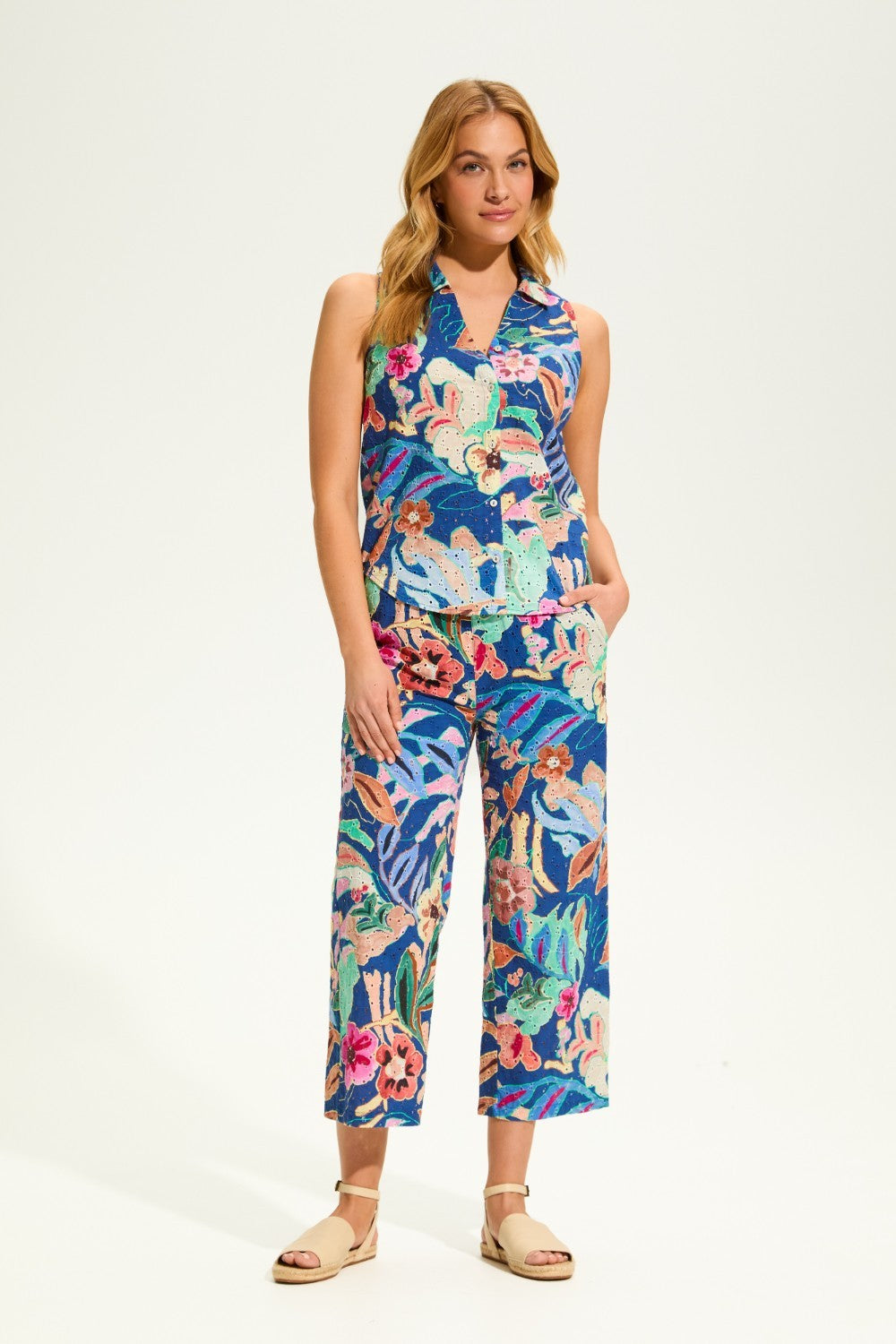 Get ready to bloom with the FDJ Eyelet Pull-On Crop Wide Leg! Made with 100% cotton, these pants offer comfort and style. The eye-catching floral design adds a pop of colour to any outfit, making you stand out from the crowd. Perfect for those looking for a playful touch to their wardrobe.