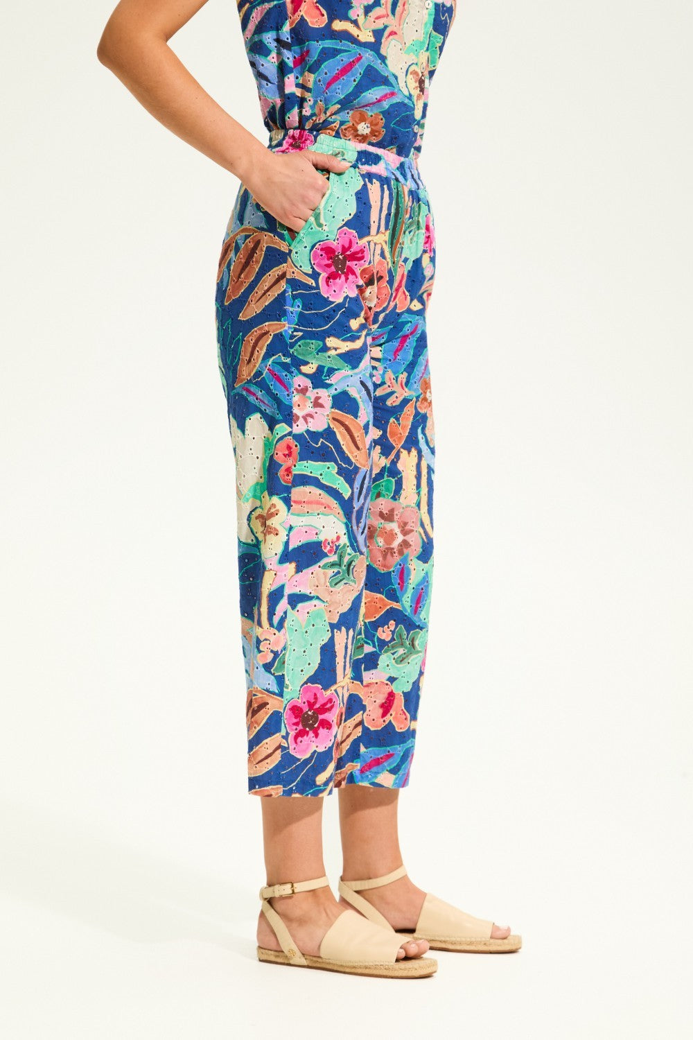Get ready to bloom with the FDJ Eyelet Pull-On Crop Wide Leg! Made with 100% cotton, these pants offer comfort and style. The eye-catching floral design adds a pop of colour to any outfit, making you stand out from the crowd. Perfect for those looking for a playful touch to their wardrobe.
