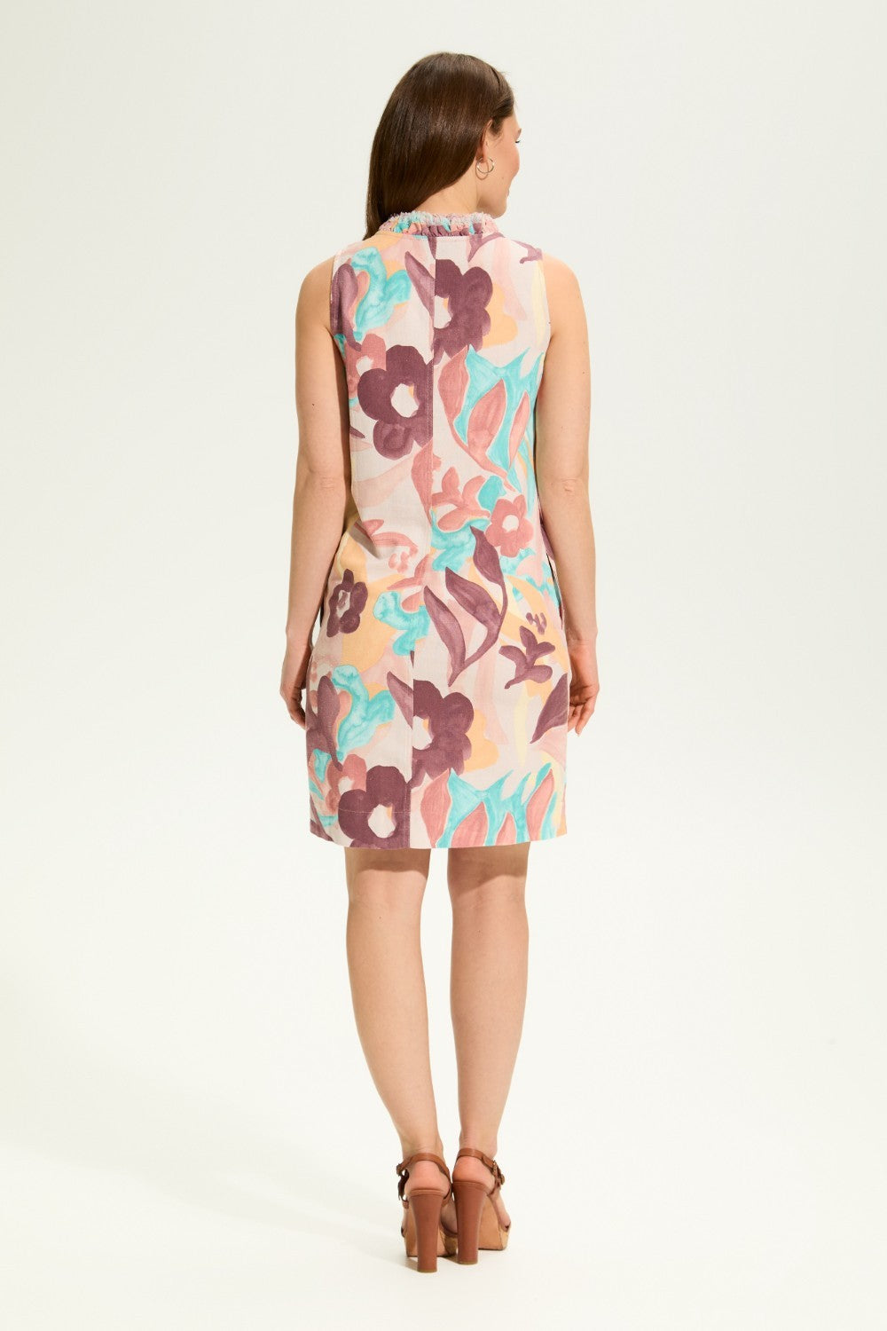 Introducing the FDJ Linen Shift Dress, the perfect blend of style and comfort. This casual dress features a beautiful floral design and is made with a cool linen blend, perfect for warm weather. Elevate your wardrobe with this must-have dress!