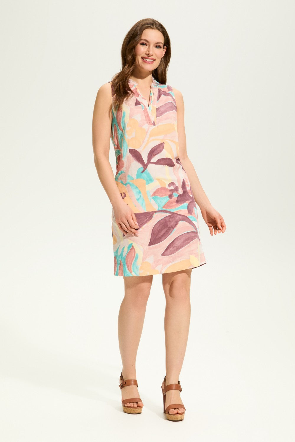 Introducing the FDJ Linen Shift Dress, the perfect blend of style and comfort. This casual dress features a beautiful floral design and is made with a cool linen blend, perfect for warm weather. Elevate your wardrobe with this must-have dress!