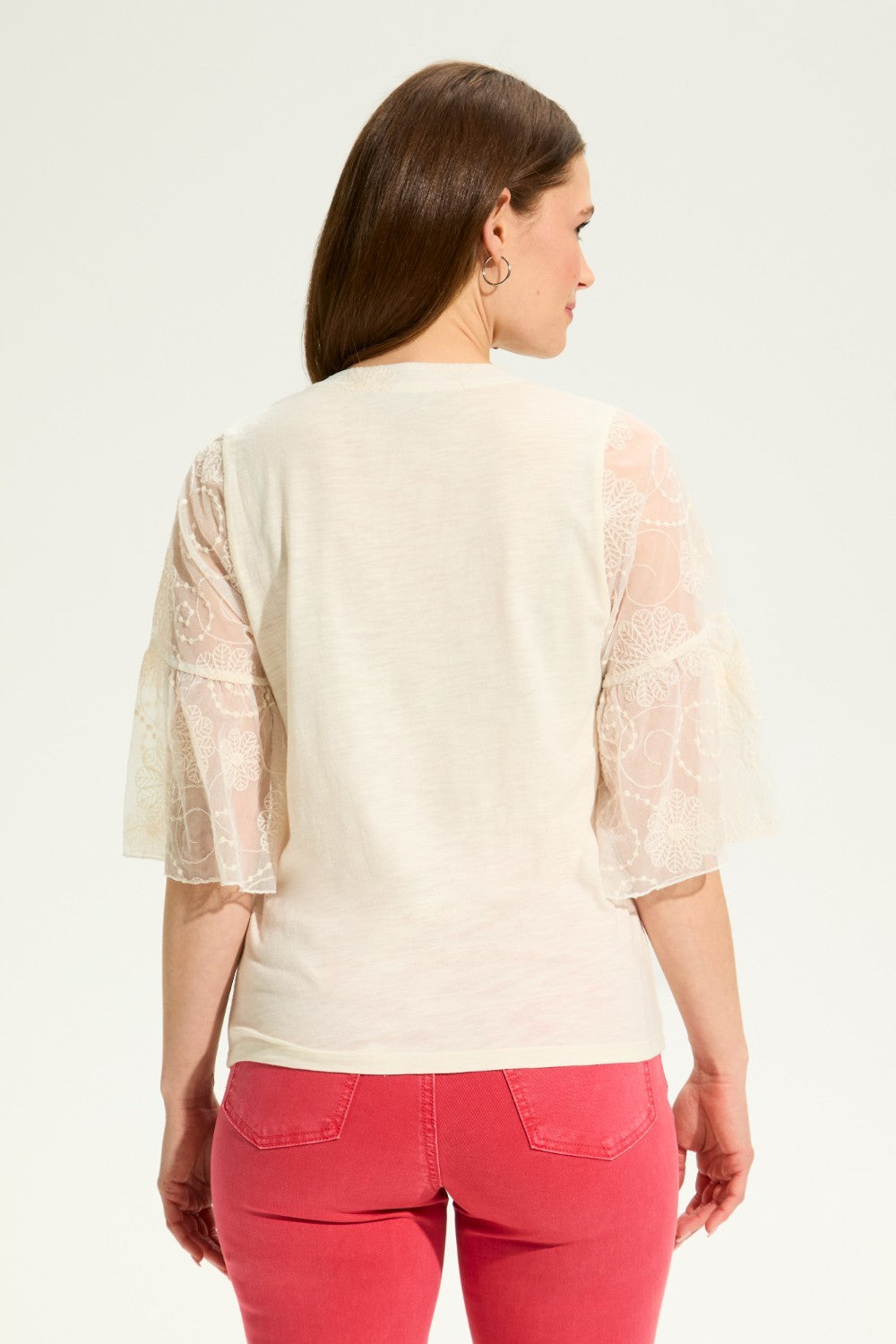 Expertly crafted from a cotton and modal blend, the FDJ Mesh Bell Sleeve Top offers effortless style and comfort. The beautiful mesh sleeve to elbow adds a touch of elegance, making it perfect for any occasion. Easy to wear and versatile, this top is a must-have for every wardrobe.