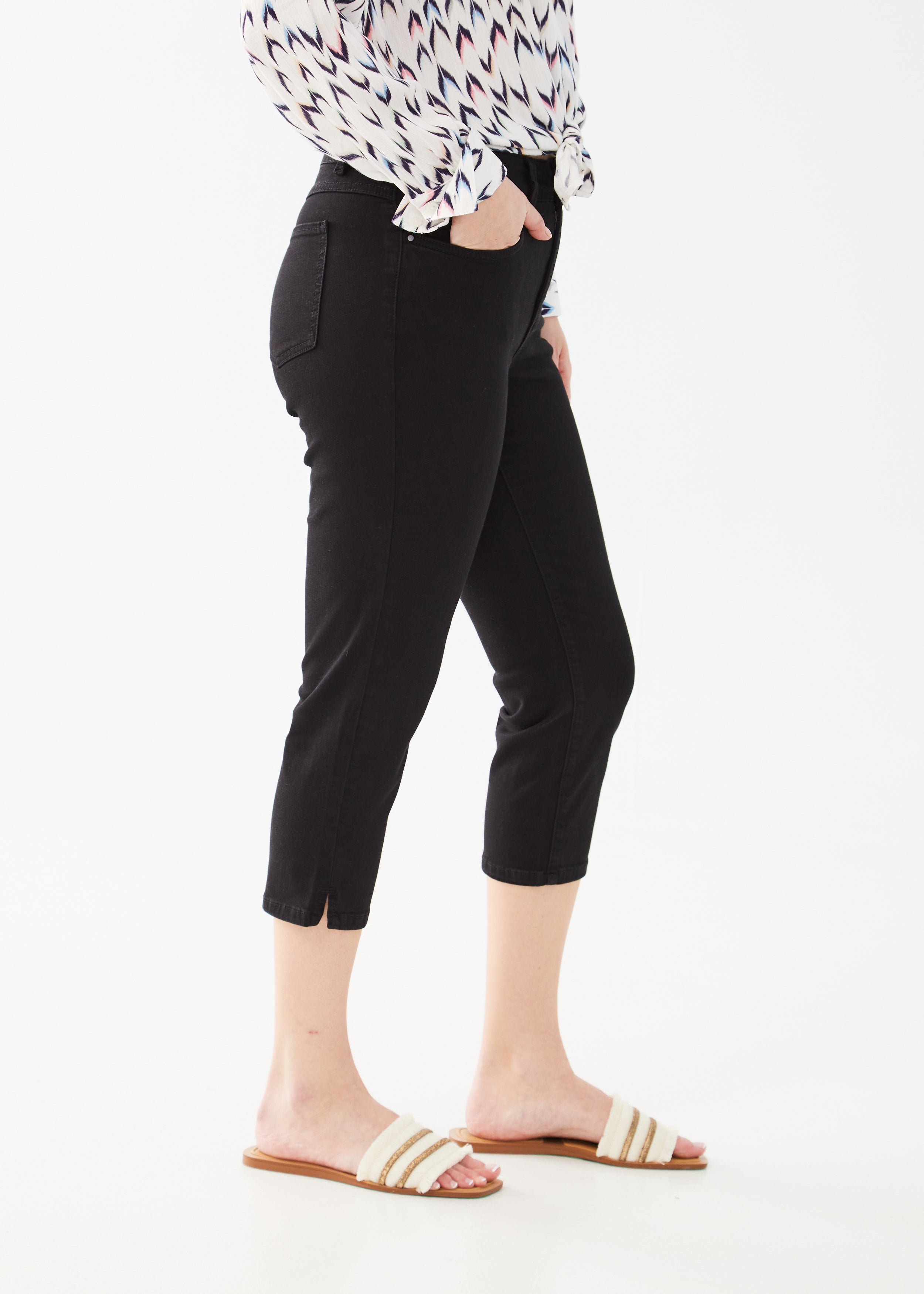 Introducing the FDJ Olivia Slim Capri, a versatile addition to your wardrobe. With 5 pockets, you'll have plenty of space for essentials on-the-go. The classic black colour ensures effortless coordination with any outfit. Elevate your style with these must-have capris.