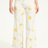 Add some zest to your wardrobe with FDJ Printed Olivia Wide Ankle pants. The cheerful lemon print will brighten up your day (and your outfit)! Perfect for those who want to add a bit of fun to their style.