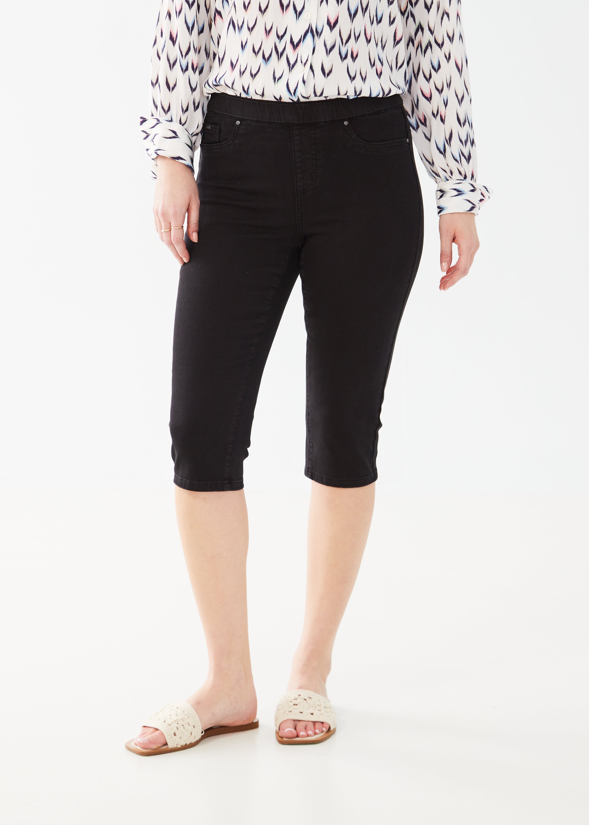 Achieve both style and functionality with our FDJ Pull-On Pedal Pusher. With a clean front and functional back pockets, these pants provide convenience and a sleek look. The stretch fabric ensures a comfortable fit for all-day wear.