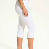 Introducing the FDJ Suzanne Capri - a classic and versatile addition to your wardrobe. Featuring a high rise design, this capri is perfect for any casual occasion.