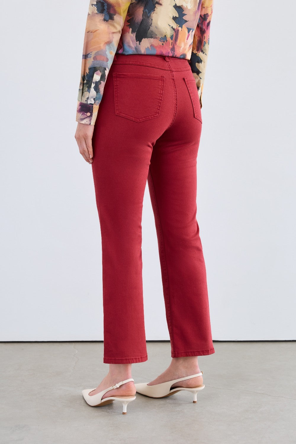 Elevate your wardrobe with the FDJ Olivia Boot Ankle Pant, designed to combine style and comfort effortlessly. These pants offer a flattering fit that pairs perfectly with ankle boots, making them a versatile choice for any occasion. Step confidently into a look that’s both polished and comfortable—Olivia Boot Ankle Pants are a must-have for your closet.