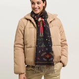 Christmas can come! The scarf with cheerful Christmas motifs from FRAAS spreads good cheer and creates a Christmas atmosphere. The woven scarf is 35 x 200 cm in size and made of extra soft cashmink, the specialty from FRAAS. Keeps out the cold and moisture and is also suitable for allergy sufferers. The scarf MADE IN GERMANY is the ideal companion for everyone who loves Christmas.