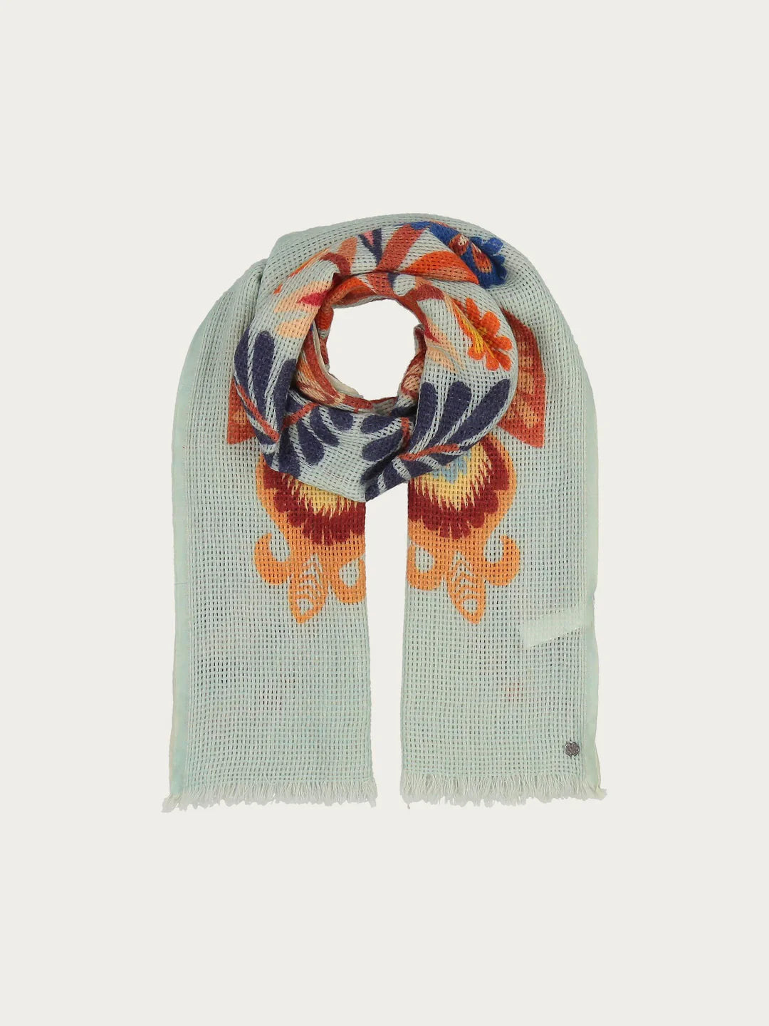 This boho style stole is playful and romantic. The 70 x 180 cm scarf from FRAAS with a floral print and openwork pattern is made from a wool blend and is the ideal accessory for cooler days. Put the stole around your shoulders or wrap it around your neck. Thanks to the bright colours of the floral print, this accessory is a real eye-catcher.