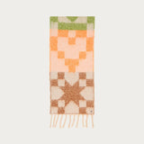 So cozy: The fluffy woven scarf with geometric patterns will be your new favourite accessory. The 40 x 225 cm scarf with XL fringes is made of a wool blend and keeps you wonderfully warm on cool days. It looks great with both an elegant coat and a casual winter jacket.