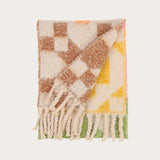 So cozy: The fluffy woven scarf with geometric patterns will be your new favourite accessory. The 40 x 225 cm scarf with XL fringes is made of a wool blend and keeps you wonderfully warm on cool days. It looks great with both an elegant coat and a casual winter jacket.