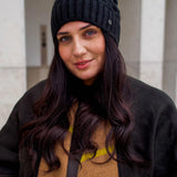 This makes winter fun: the hat with a 3D honeycomb pattern looks great and keeps your head and ears nice and warm even in cold temperatures. Thanks to the wide cuff, the knitted hat fits perfectly on the head and can be combined with a sporty casual outfit or a business style with an elegant coat.