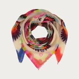 Cozy companion: The FRAAS scarf impresses with a floral print that is reminiscent of colourful peacock feathers. Whether for everyday outfits or a business look - the accessory is a real eye-catcher on every outfit. With a size of 105 x 105 cm, the scarf, which is made of pure wool, can be worn in many different ways: casually as a triangle, thrown over the shoulder as a shawl or tied around the neck to protect against the cold.