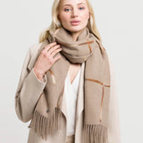 Elegant accessory for the cold season: The stole with window pane check perfects every outfit. Thanks to the sophisticated colour change in the stripes, it looks as if the yarn is shimmering. Combine the scarf with an elegant blazer, a winter coat or a sweater and jeans. With its 65 x 195 cm, the FRAAS stole can do anything and always looks good.