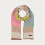 Wrapped up warm through the cold season: The FRAAS Cashmink scarf is a real eye-catcher with its large colour blocks. The soft woven scarf with a size of 62 x 180 cm can be combined with many outfits. Cashmink ensures a comfortable feel: beautifully soft, warm and gentle on the skin. The best thing: the scarf contains cotton made from waste from the T-shirt industry. This was recycled and transformed into this beautiful woven scarf.
