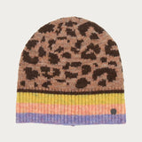 Warm ears and a good mood: both are guaranteed with this knitted hat from FRAAS. With its leopard design and colourful highlight stripes, you will attract everyone's attention. Another plus: the wool blend hat contains recycled polyester made from used PET bottles. This hat looks incredibly good and also feels great to wear.